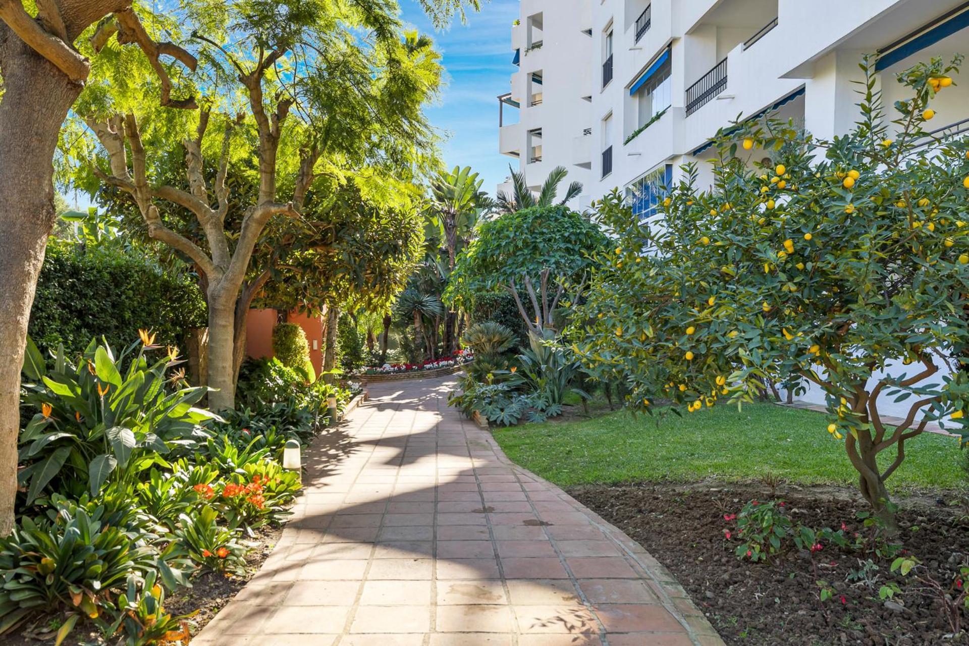 Appartamento 1 Bedroom Apartment, With Sea Views, In Medina Garden - Puerto Banus