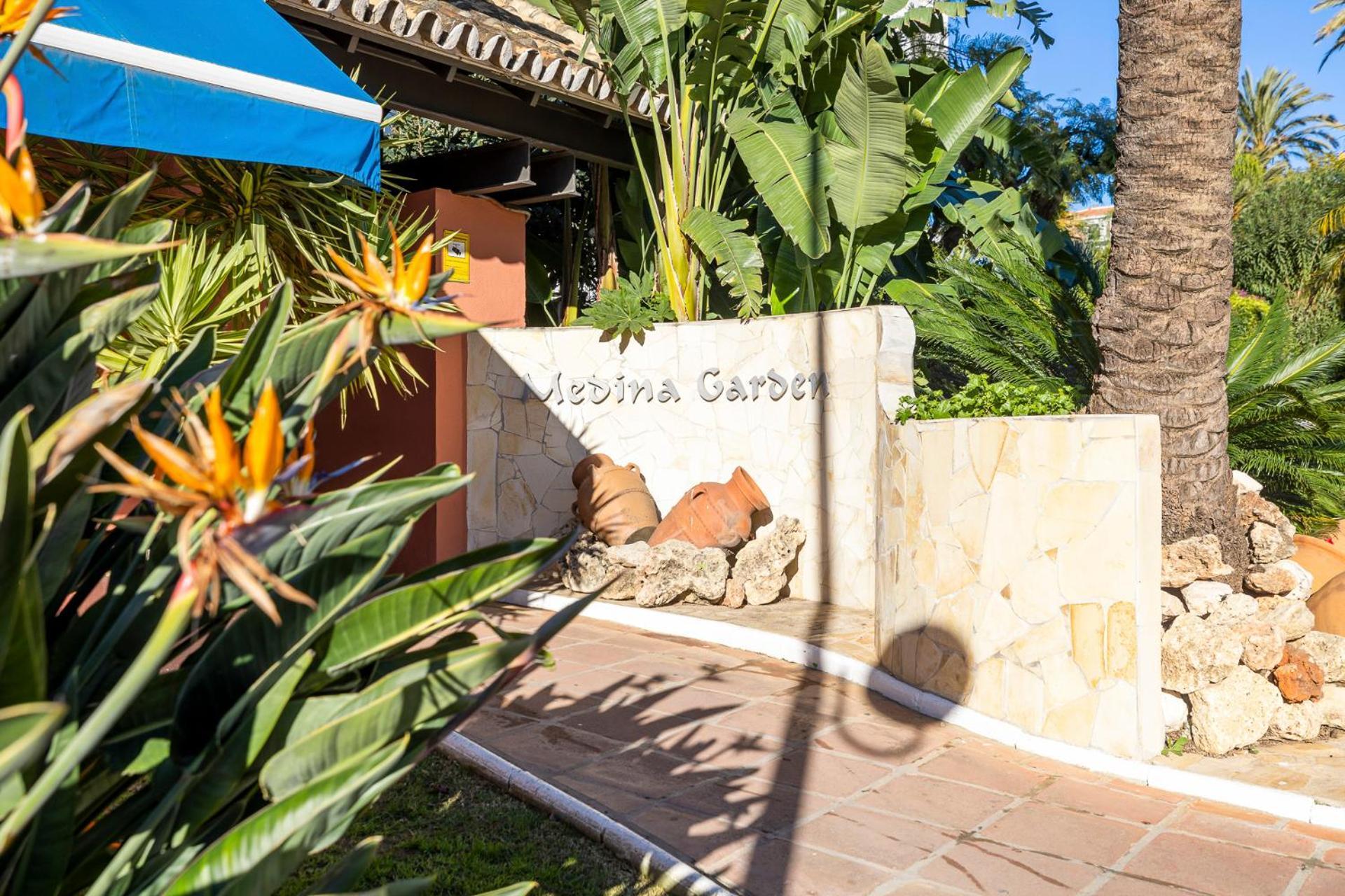1 Bedroom Apartment, With Sea Views, In Medina Garden - Puerto Banus Apartament
